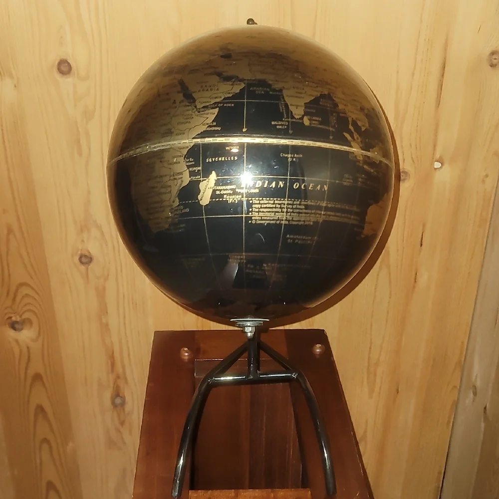 Elegant Black and Gold Globe - Picture 3 of 5